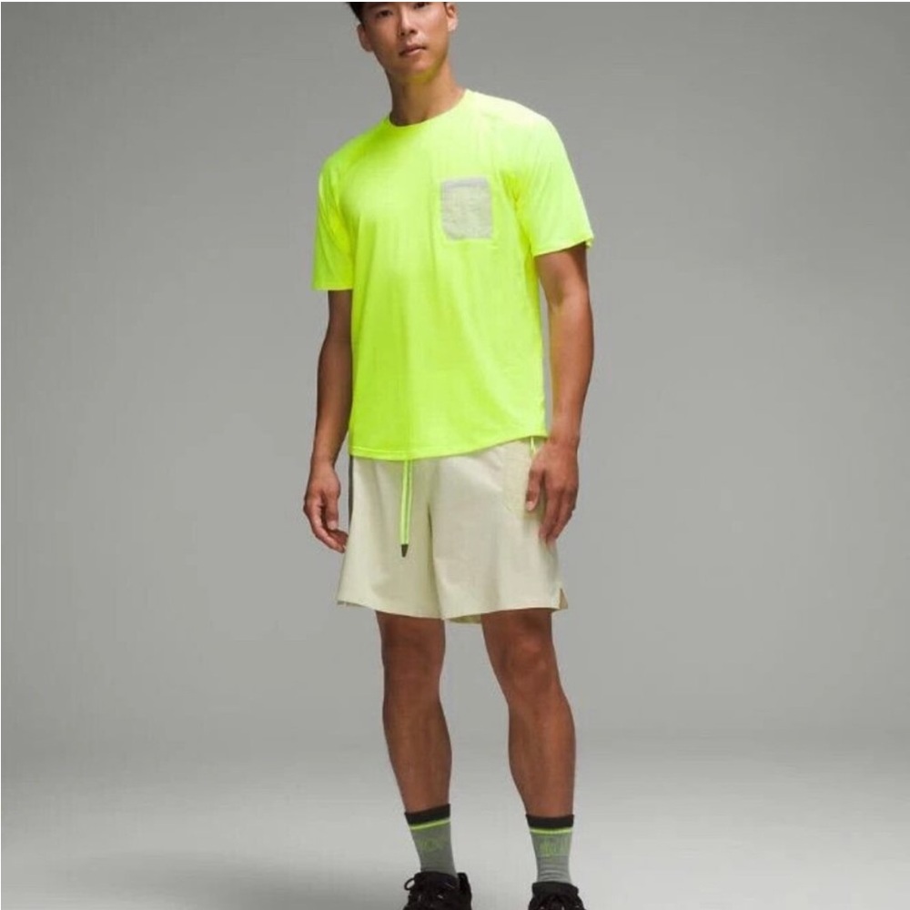lululemon Men's Neon Yellow Highlight Ventilated Hiking T-Shirt, XL